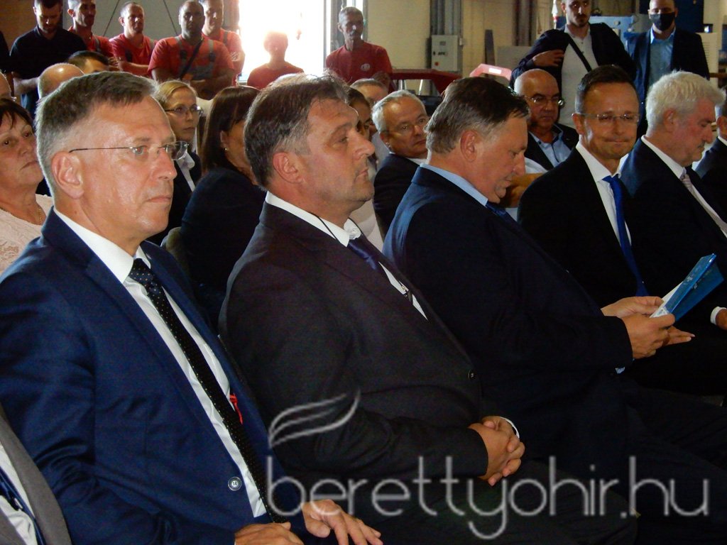 Szijjártó Péter látogatása a Mezei Vill-nél 19